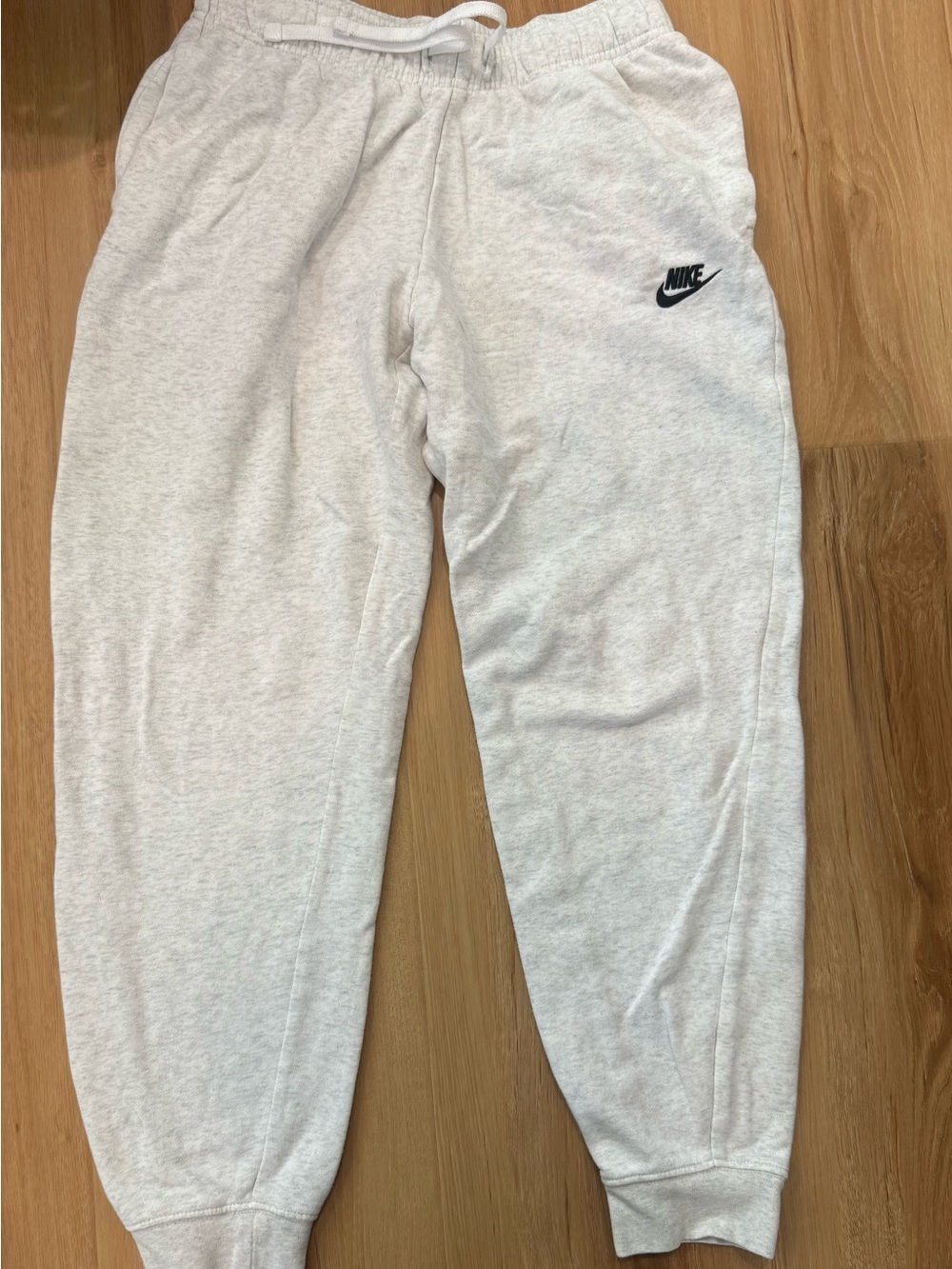 Nike women’s light gray sweatpants joggers size small